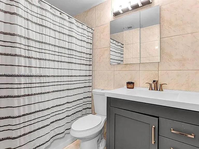 121 NW 7th Ave Dania Beach, FL 33004