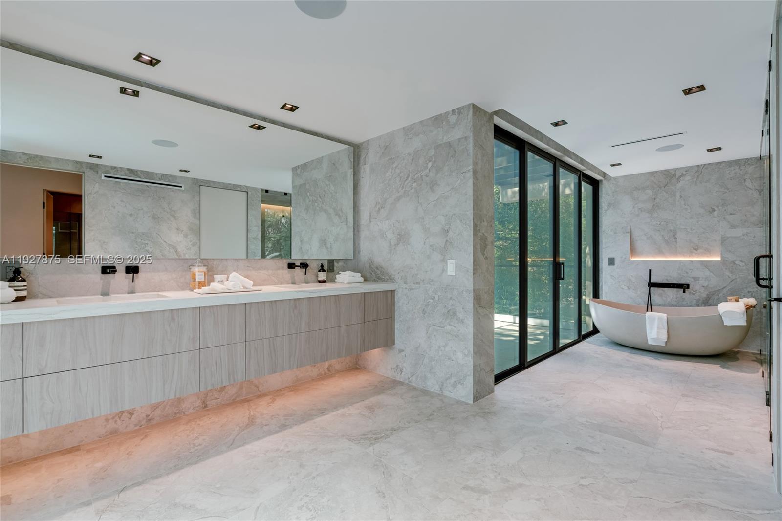 2800 Calusa St Miami, FL 33133