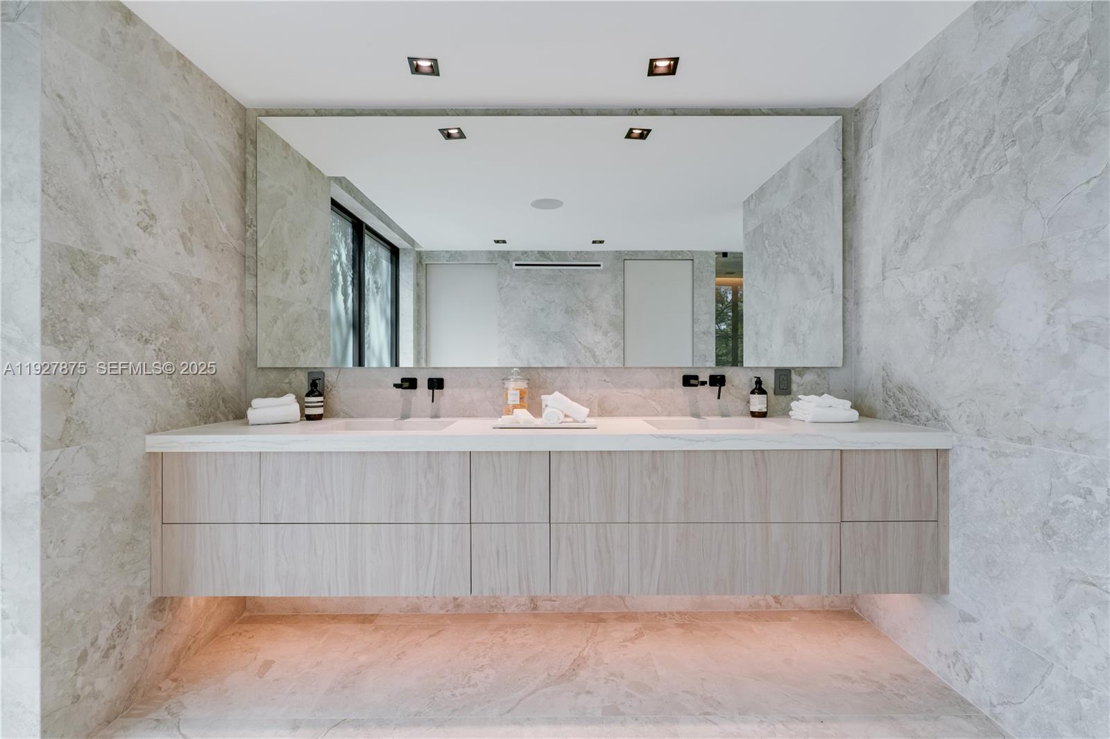 2800 Calusa St Miami, FL 33133