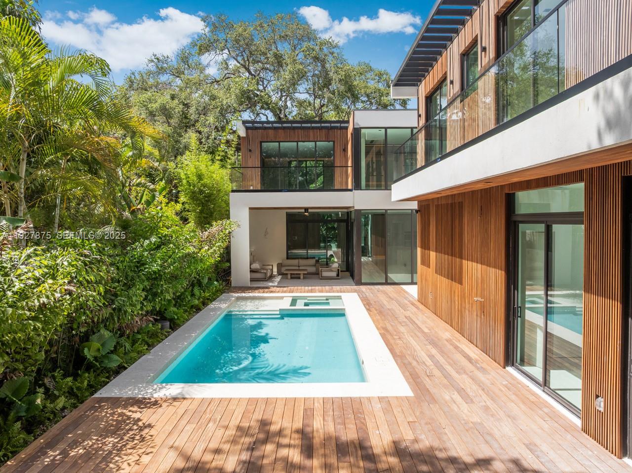 2800 Calusa St Miami, FL 33133