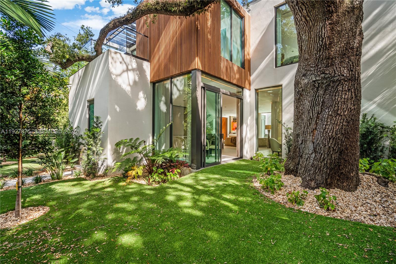 2800 Calusa St Miami, FL 33133