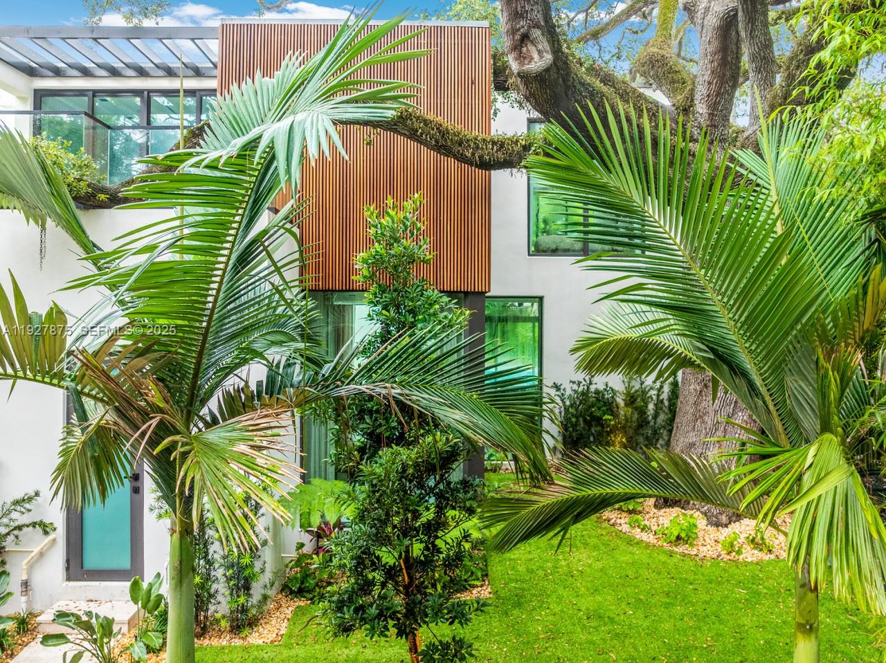 2800 Calusa St Miami, FL 33133