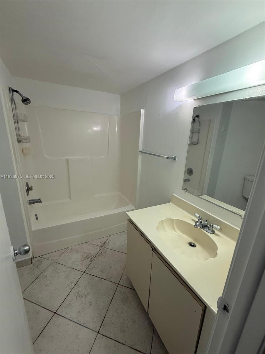 10257 NW 9th St Cir #112-10 Miami, FL 33172