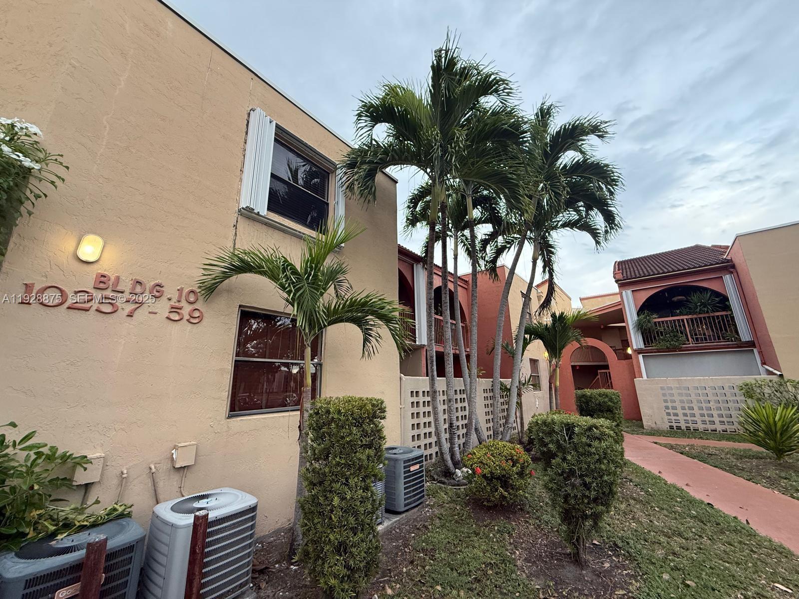 10257 NW 9th St Cir #112-10 Miami, FL 33172