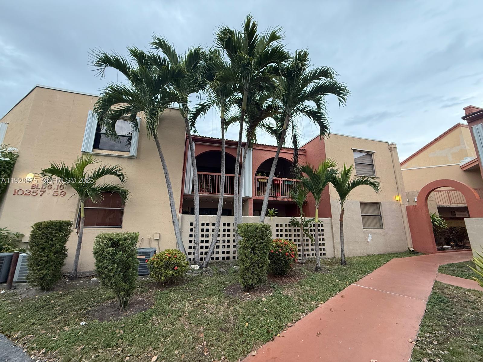 10257 NW 9th St Cir #112-10 Miami, FL 33172