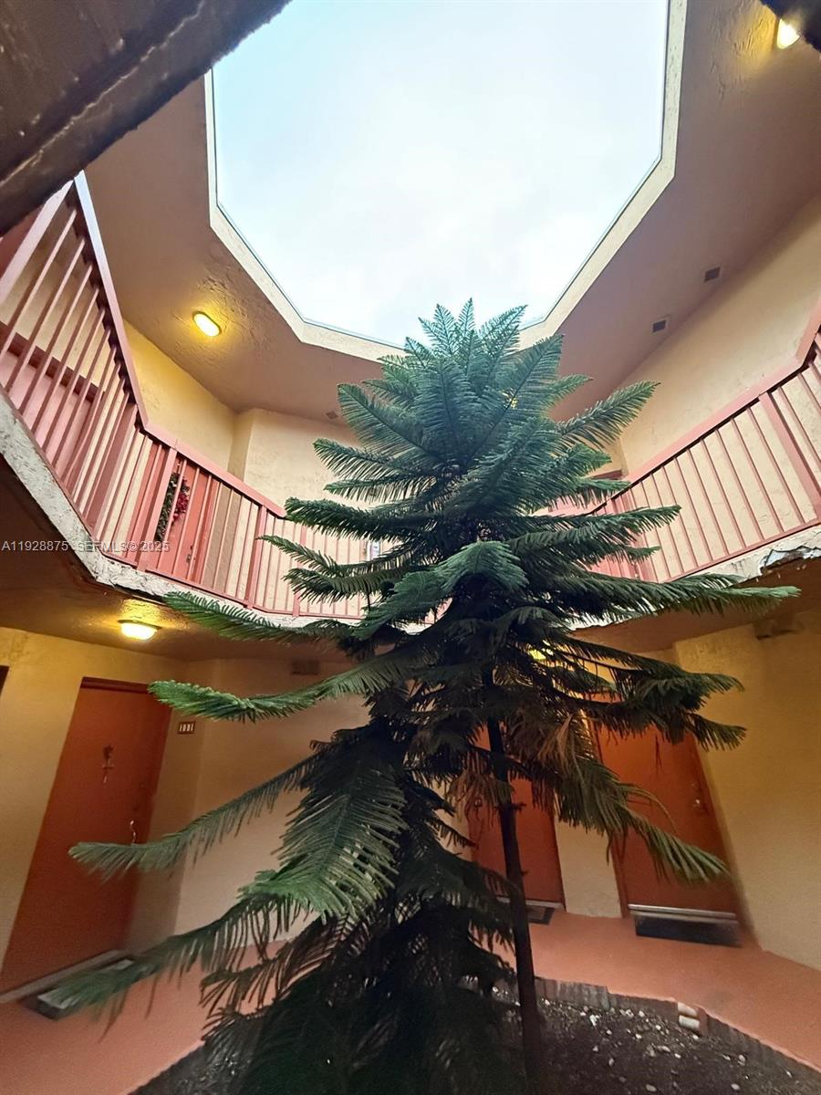 10257 NW 9th St Cir #112-10 Miami, FL 33172