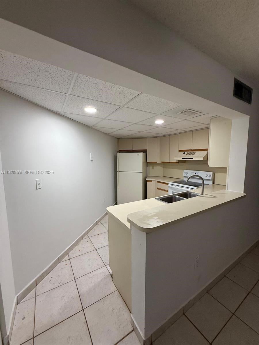 10257 NW 9th St Cir #112-10 Miami, FL 33172