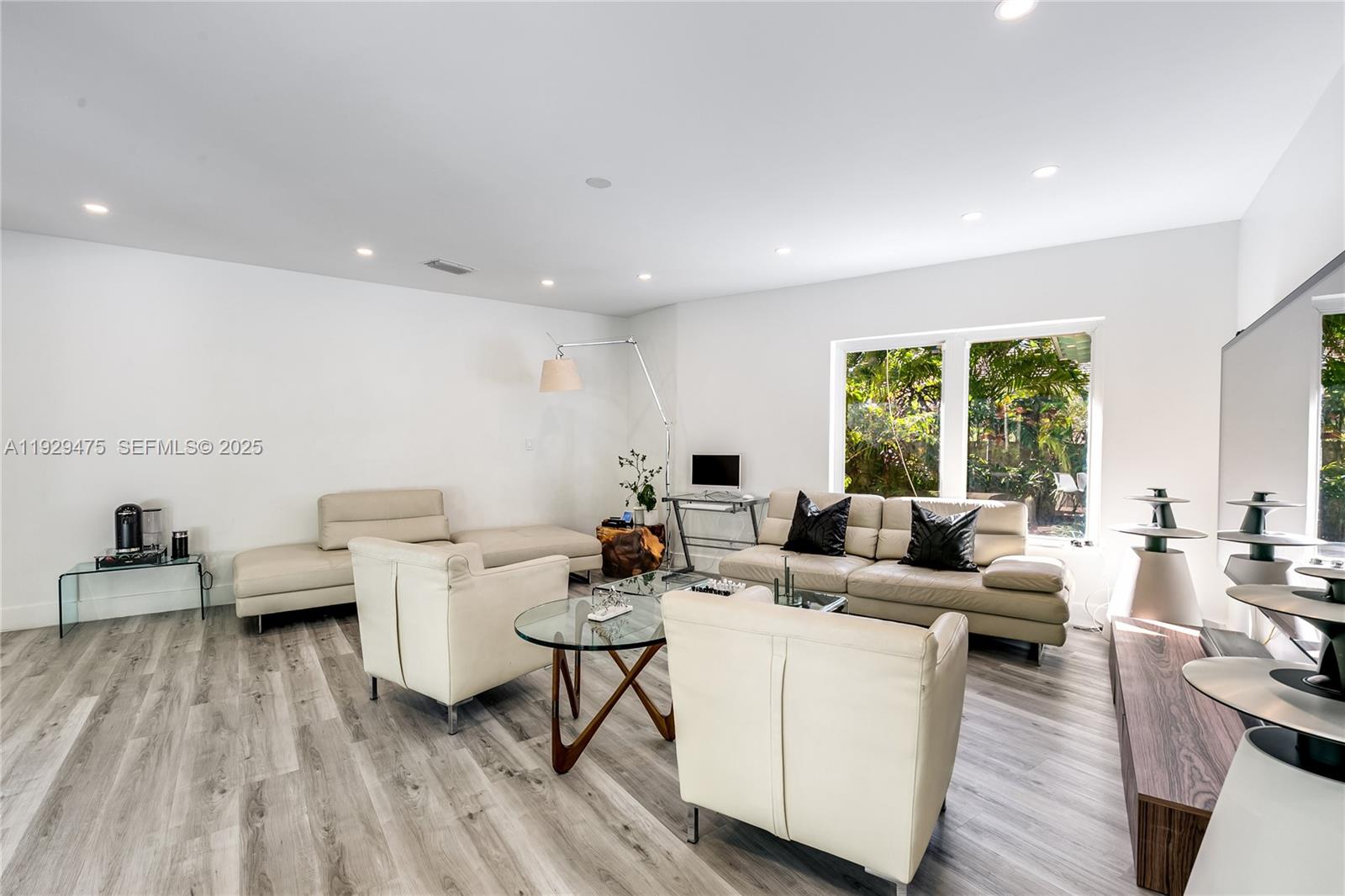 1349 Middle Riv Dr Fort Lauderdale, FL 33308