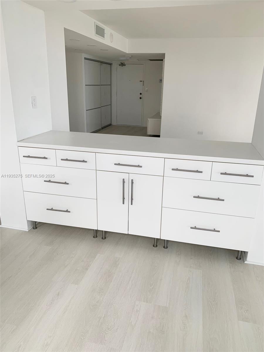 image Winston Towers 5009