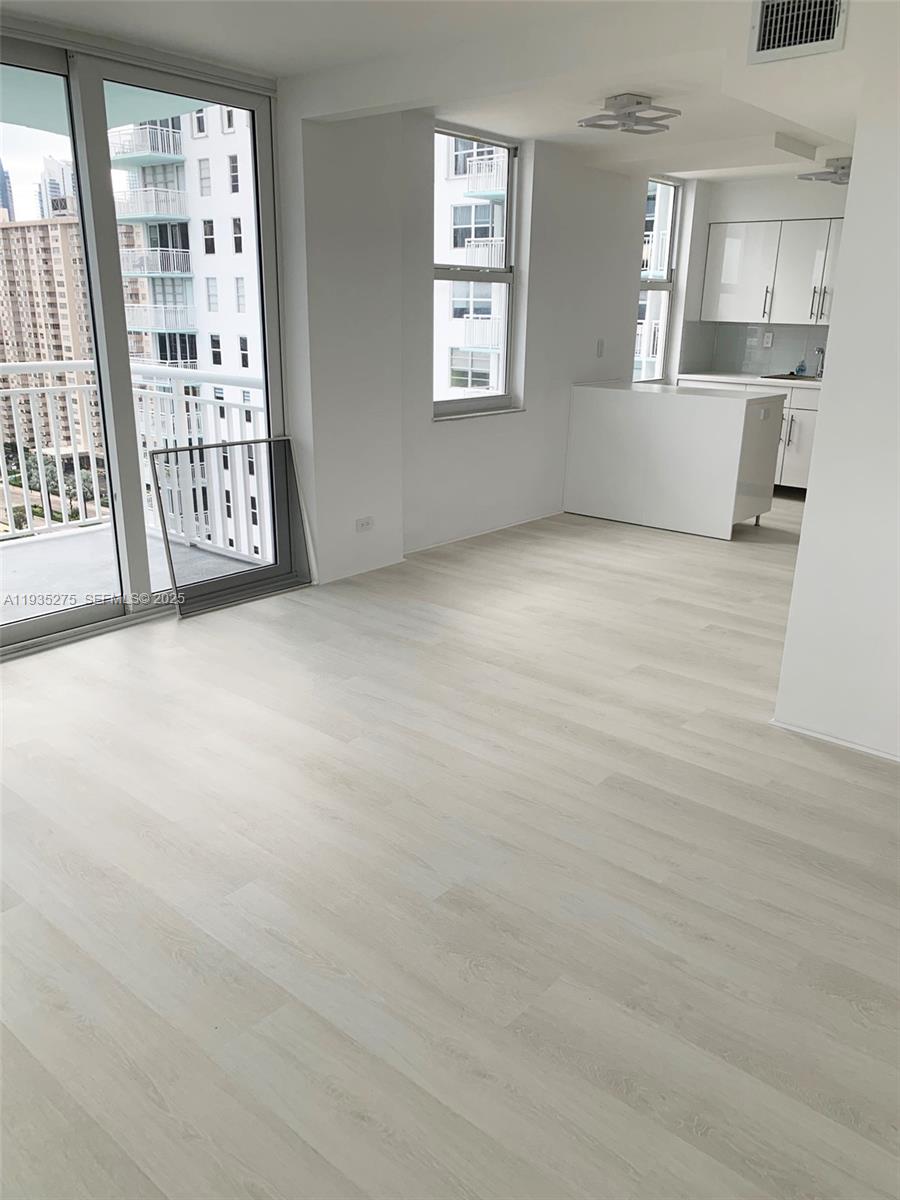 image Winston Towers 50013