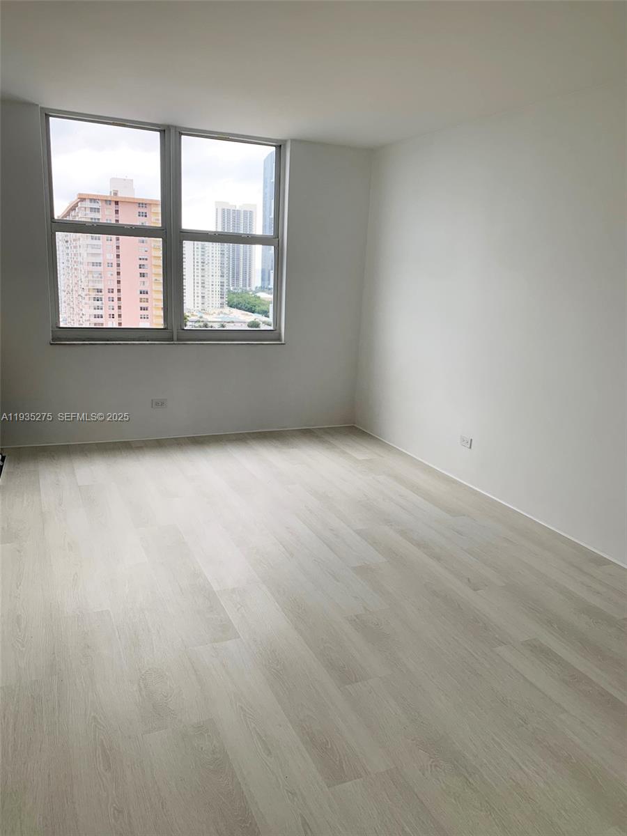 image Winston Towers 50016