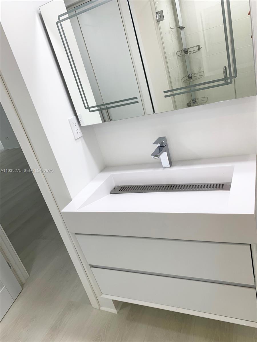 image Winston Towers 50019