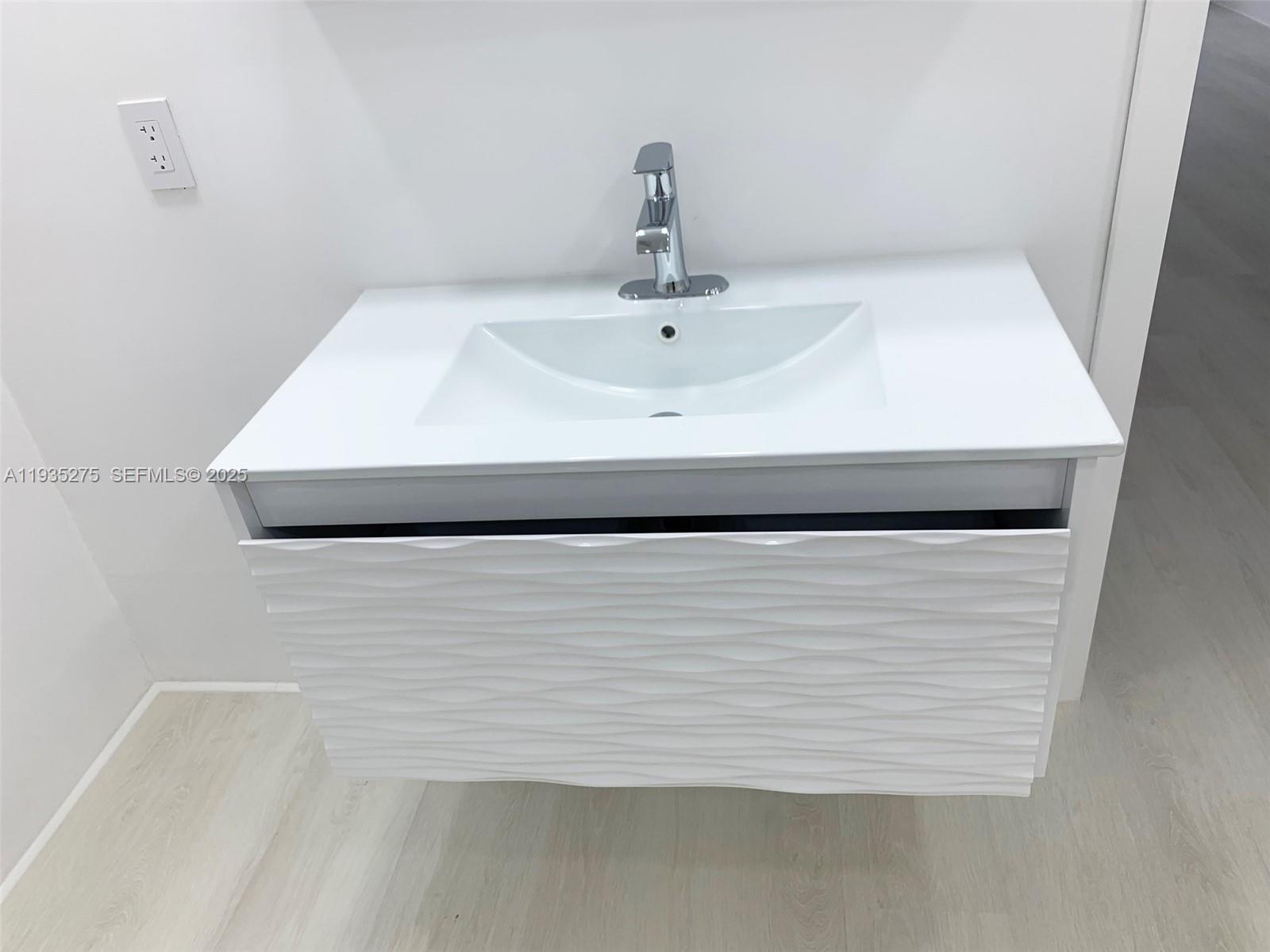 image Winston Towers 50023