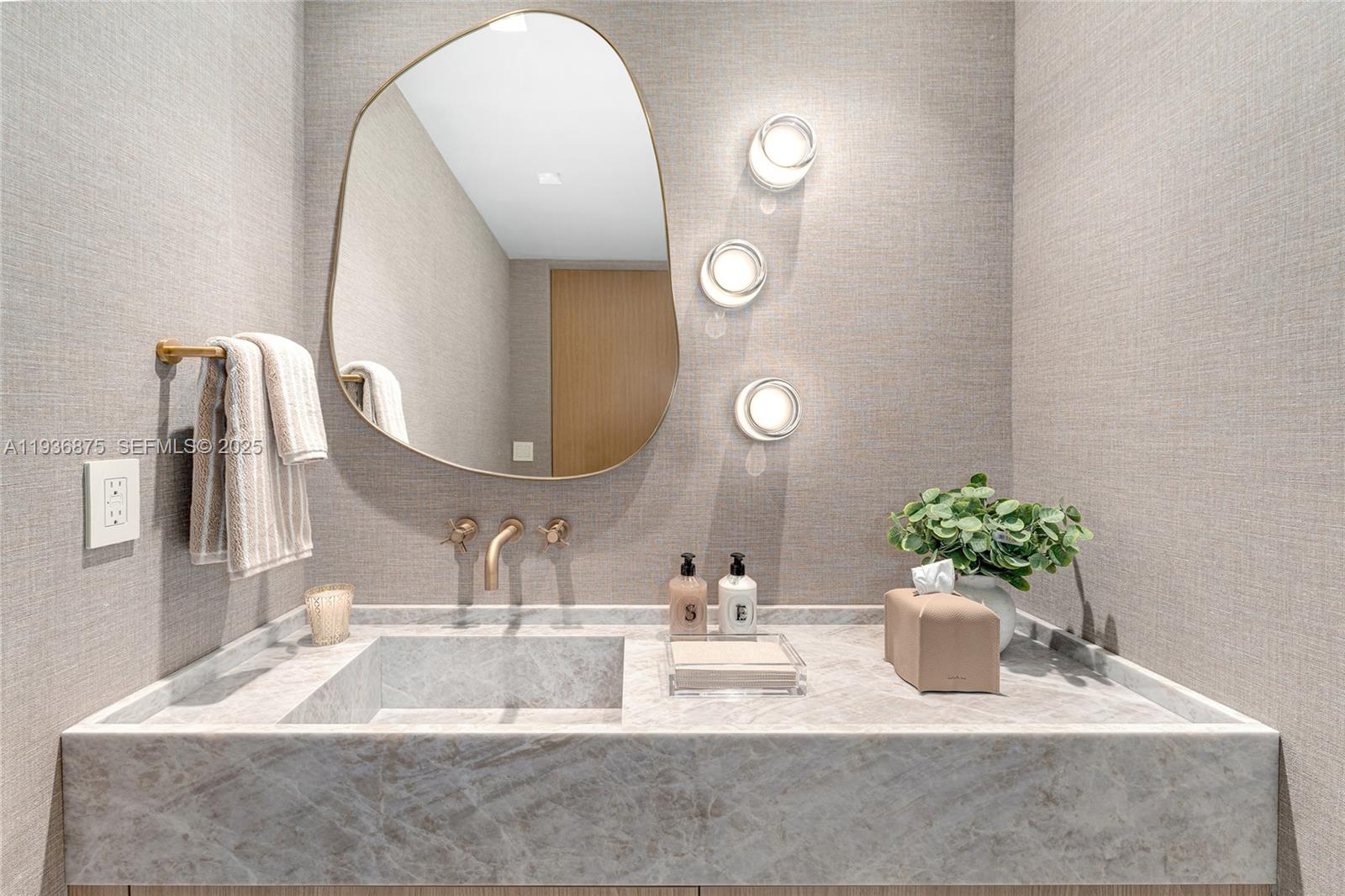 2521 Fisher Is Dr #6201 Miami Beach, FL 33109