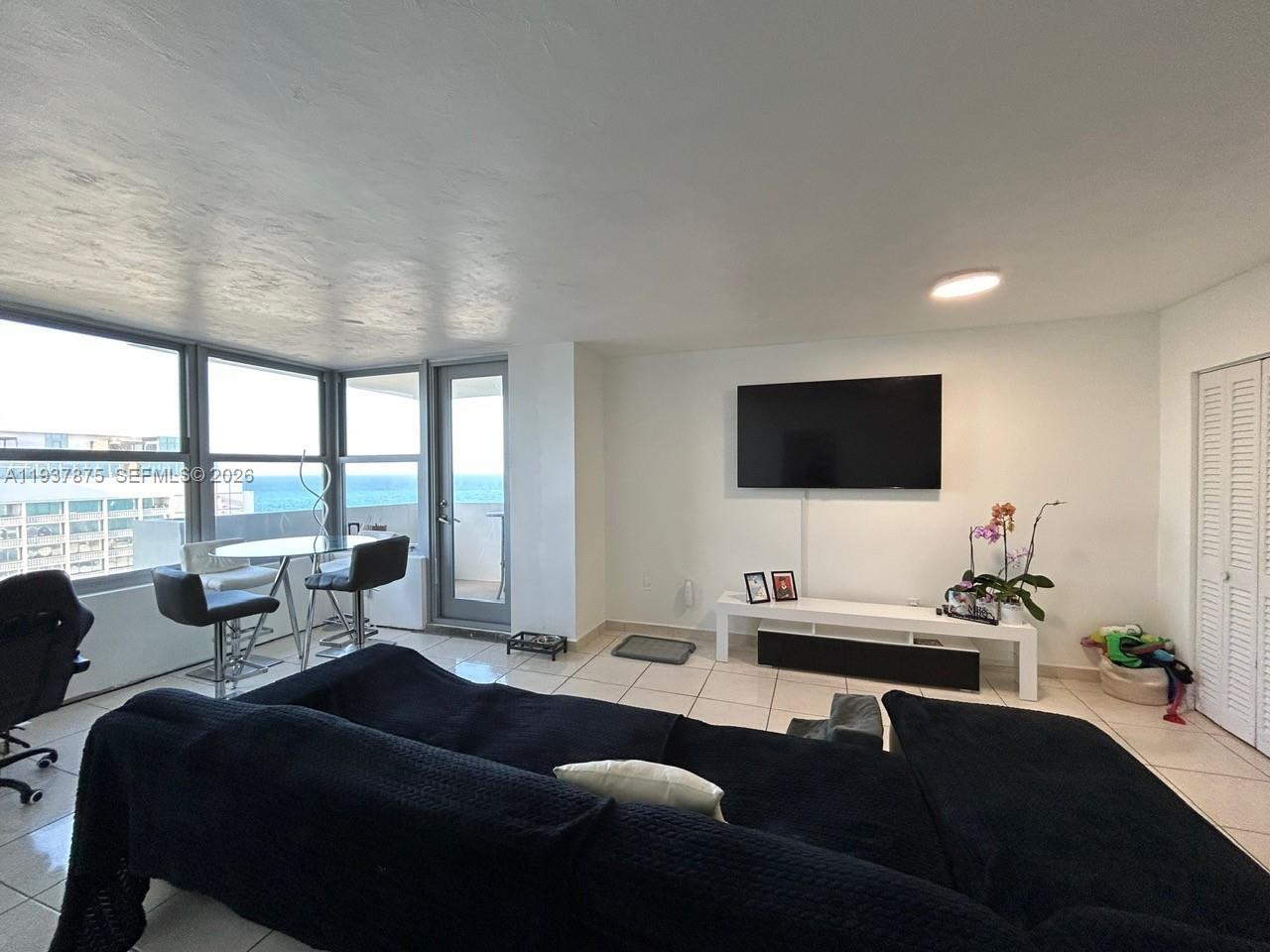 2899 Collins Ave #1717 Miami Beach, FL 33140