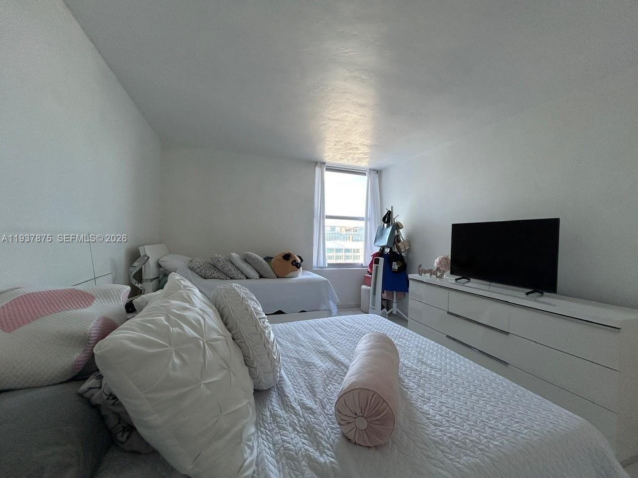 2899 Collins Ave #1717 Miami Beach, FL 33140