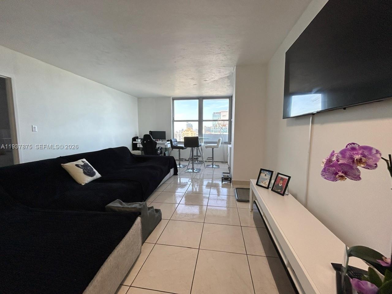 2899 Collins Ave #1717 Miami Beach, FL 33140
