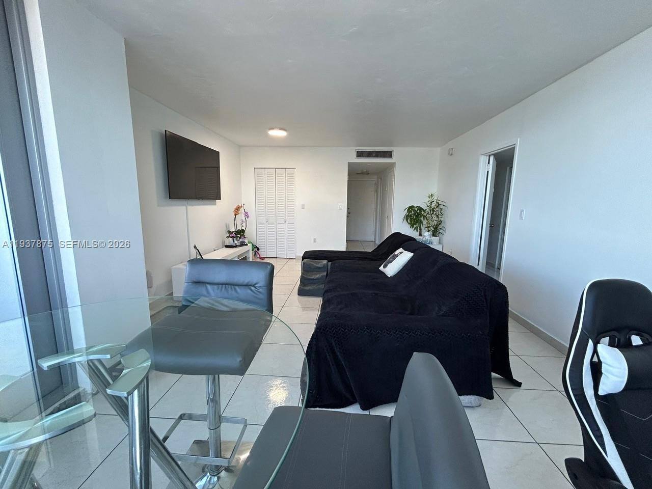 2899 Collins Ave #1717 Miami Beach, FL 33140