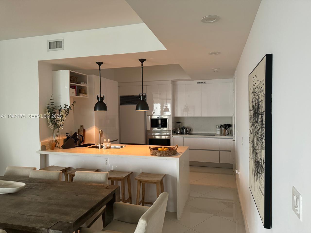 15811 Collins Ave #803