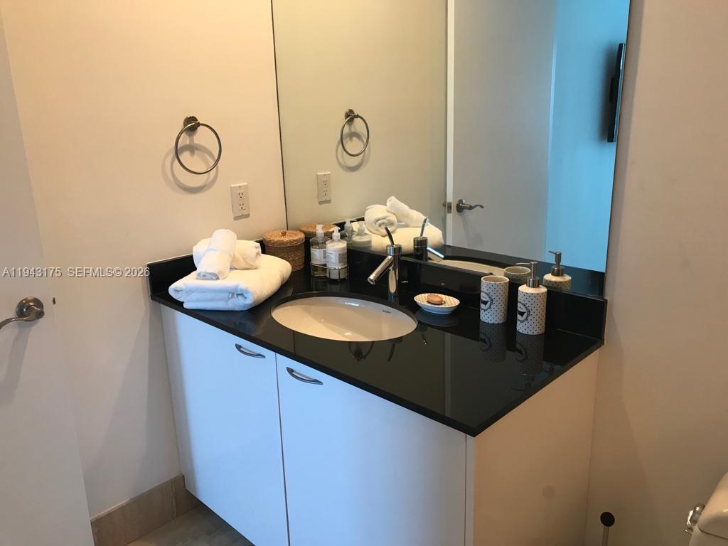 image Tdr Tower Iii Condo21