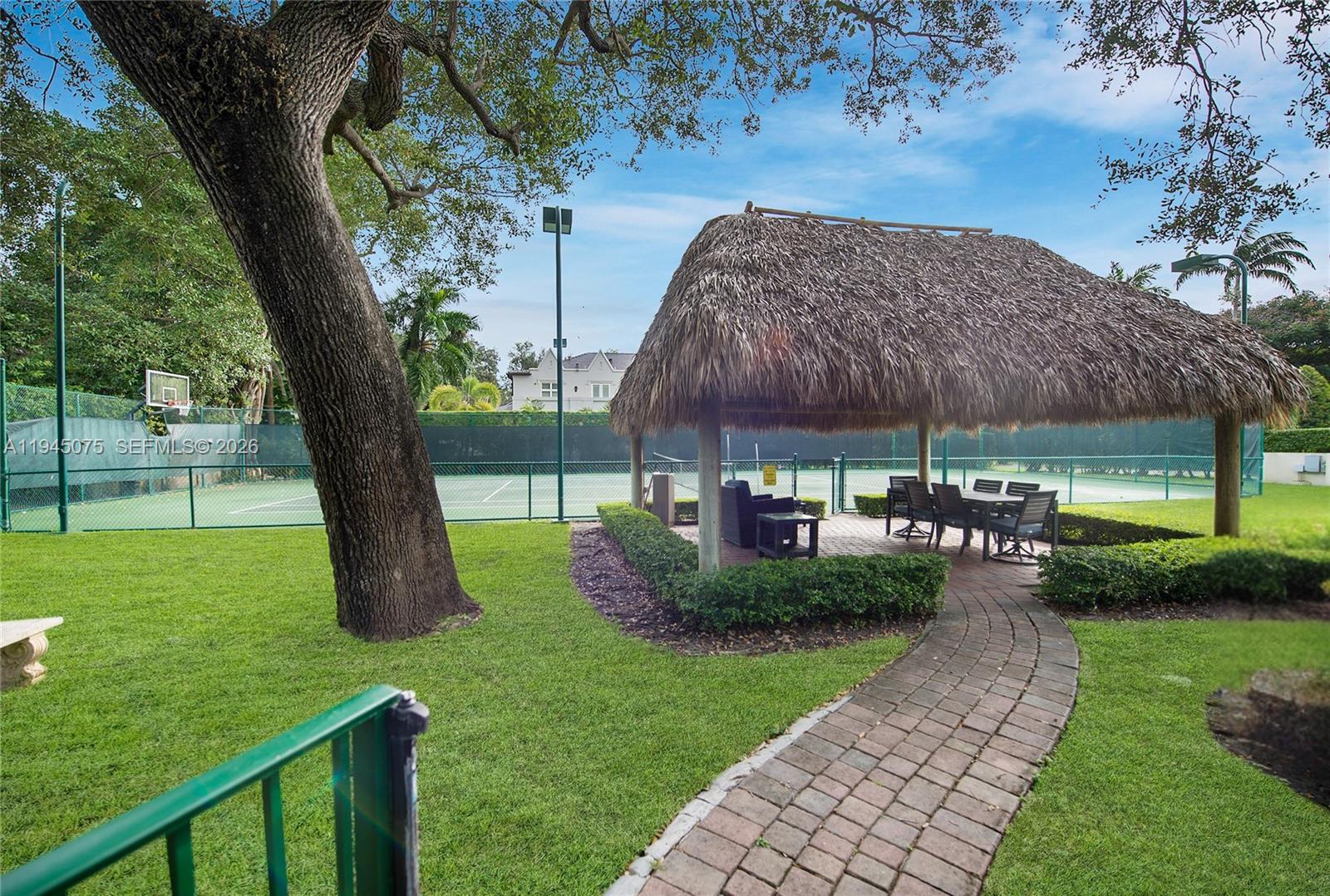 7426 SW 49th Pl Miami, FL 33143