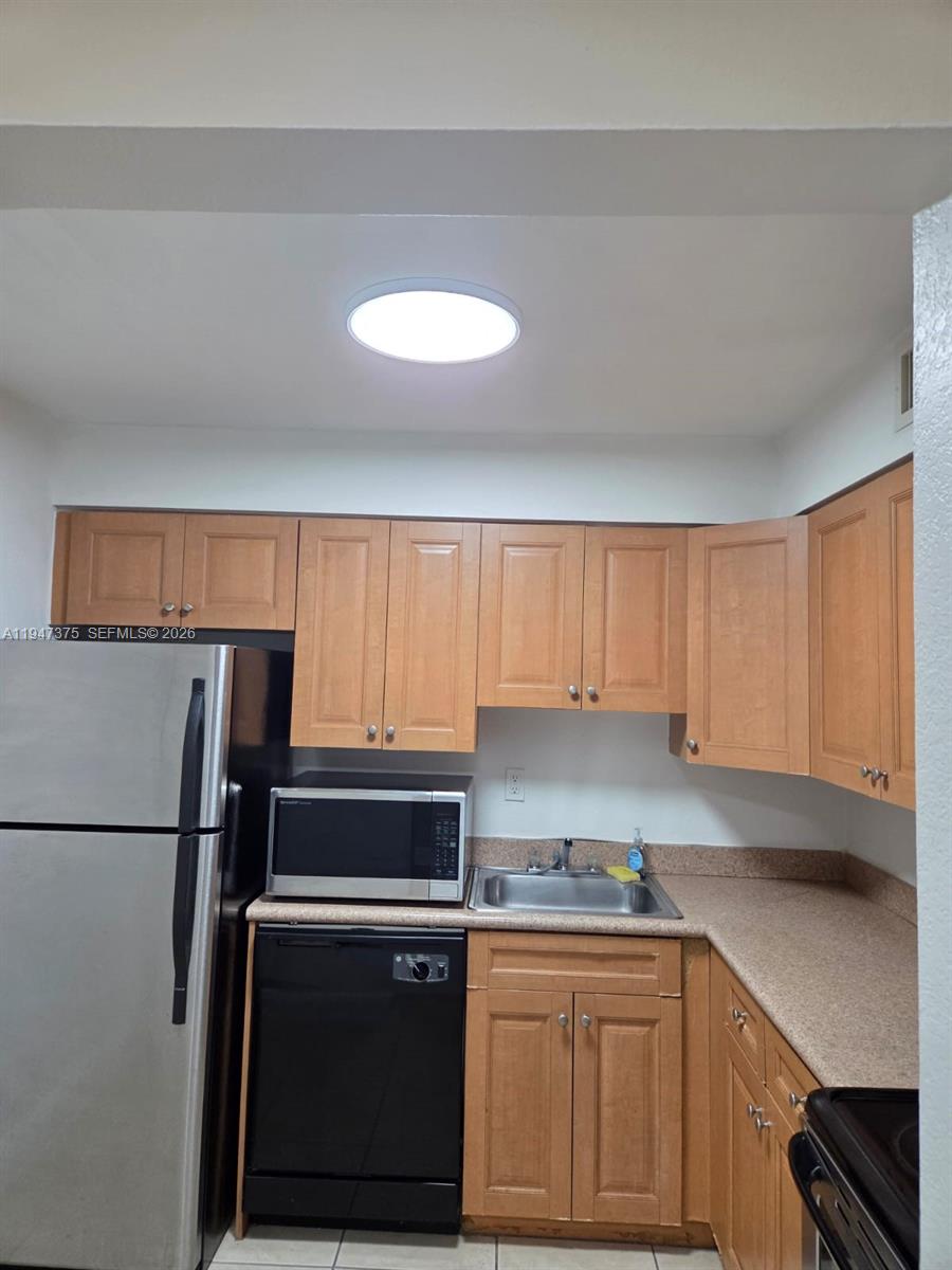 5221 Geneva Way #302