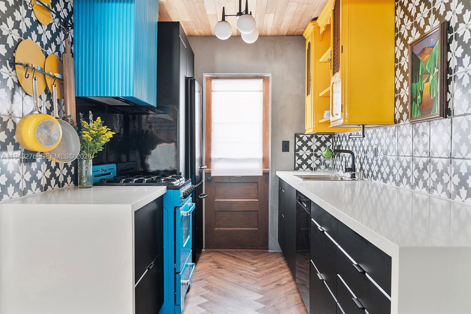 2858 Pine Tree Dr #4 Miami Beach, FL 33140