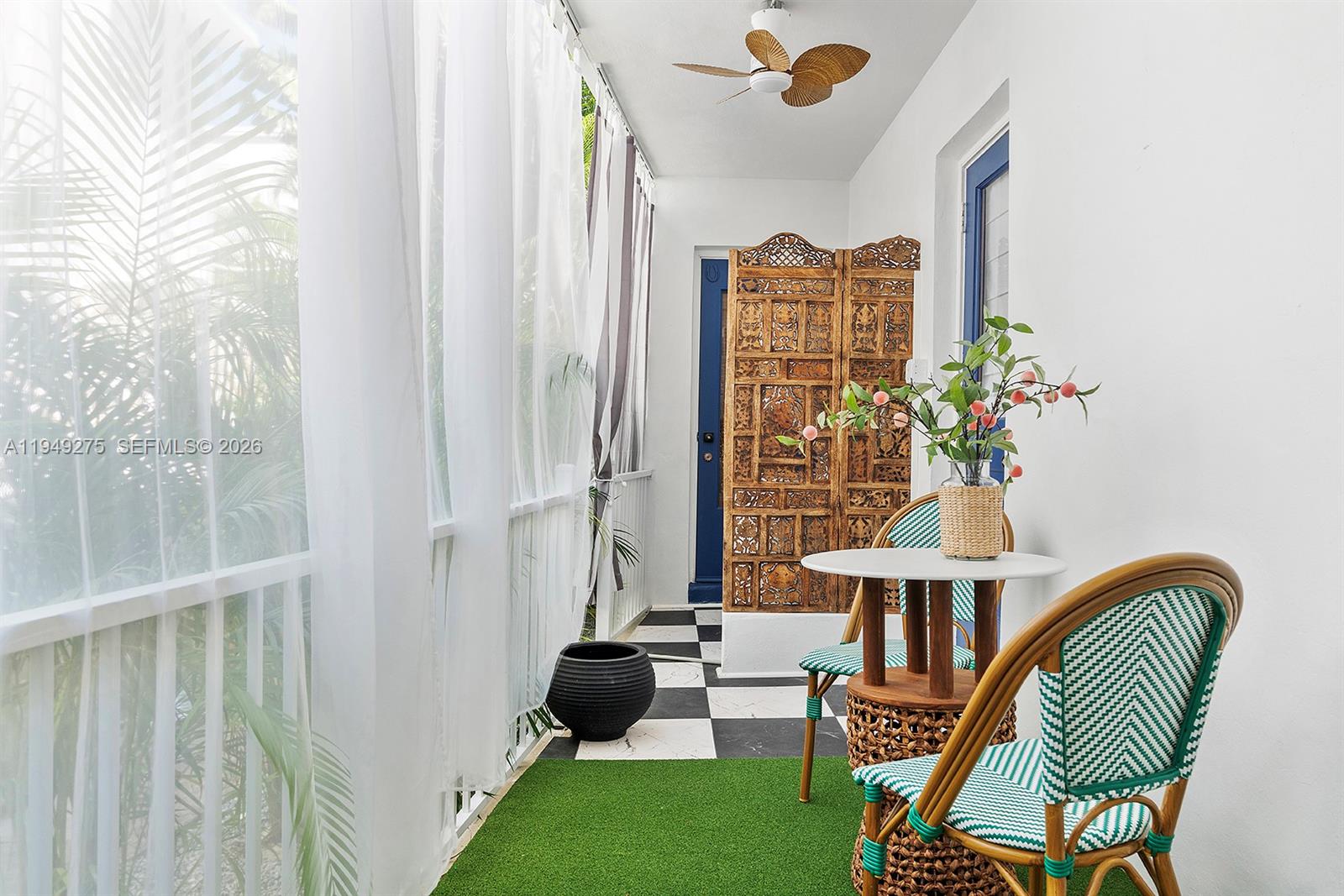 2858 Pine Tree Dr #4 Miami Beach, FL 33140