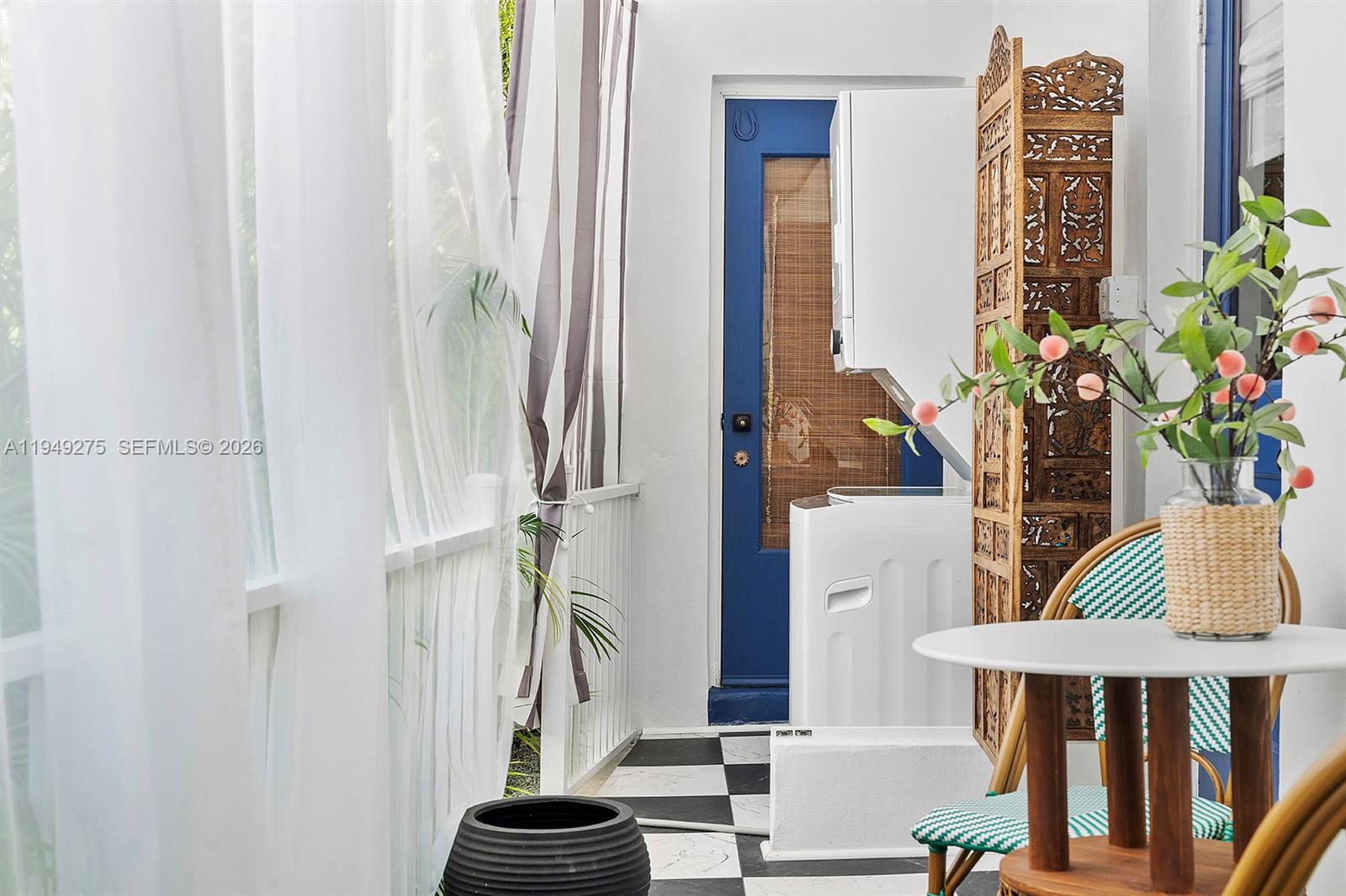 2858 Pine Tree Dr #4 Miami Beach, FL 33140