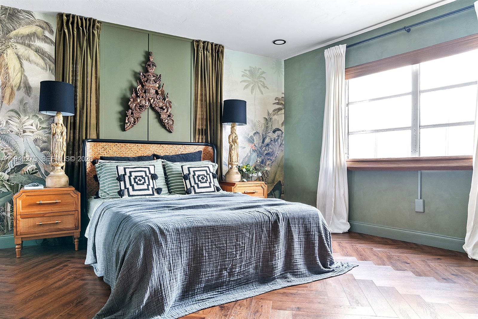 2858 Pine Tree Dr #4 Miami Beach, FL 33140