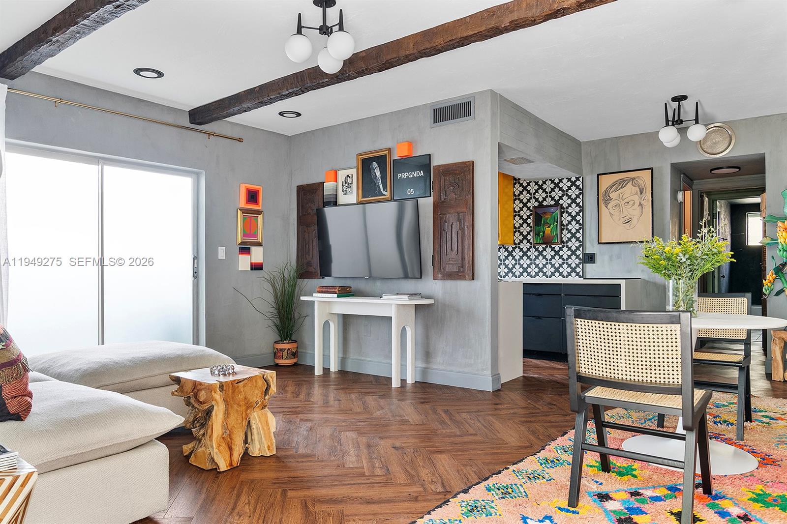 2858 Pine Tree Dr #4 Miami Beach, FL 33140