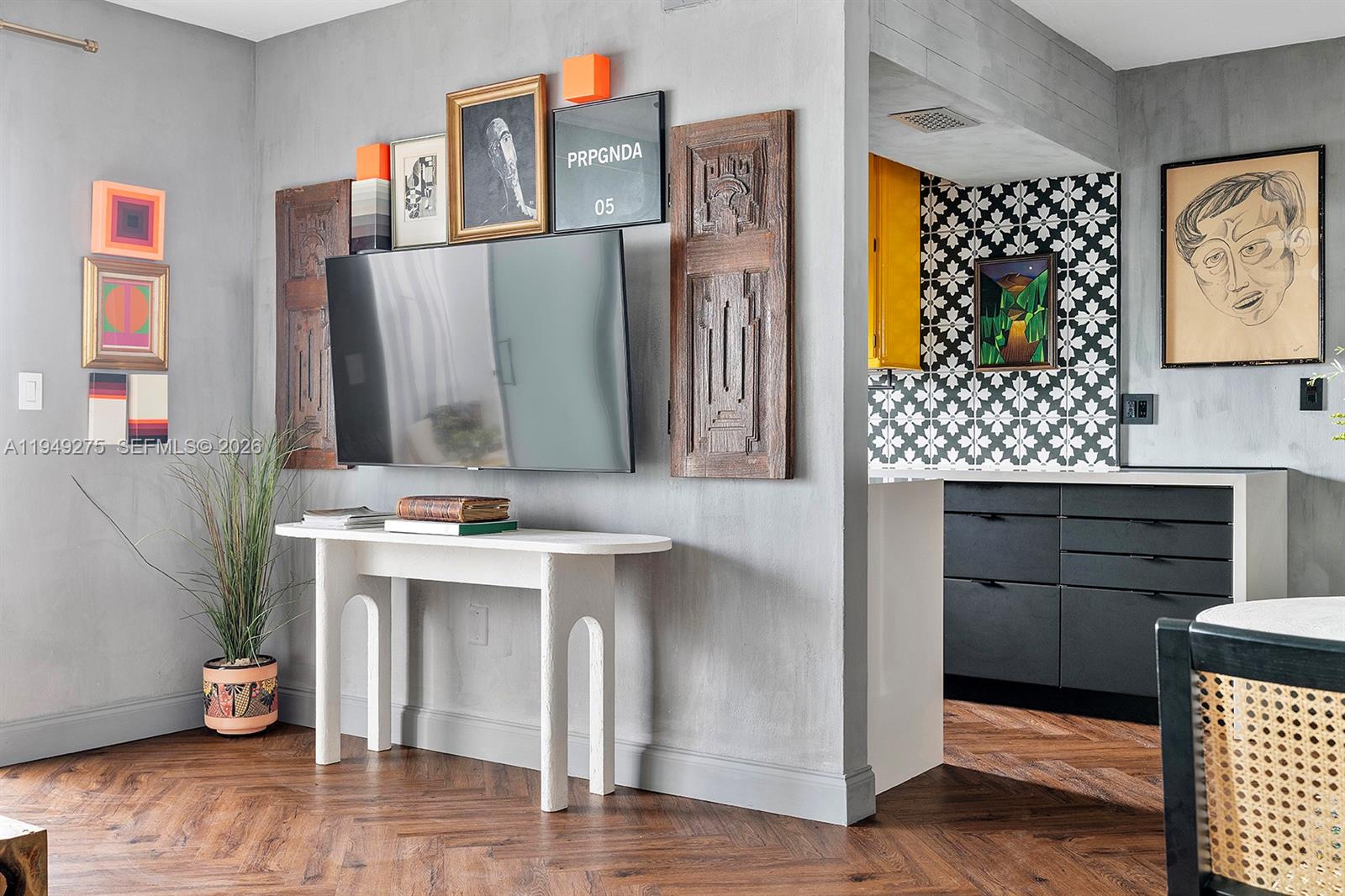 2858 Pine Tree Dr #4 Miami Beach, FL 33140