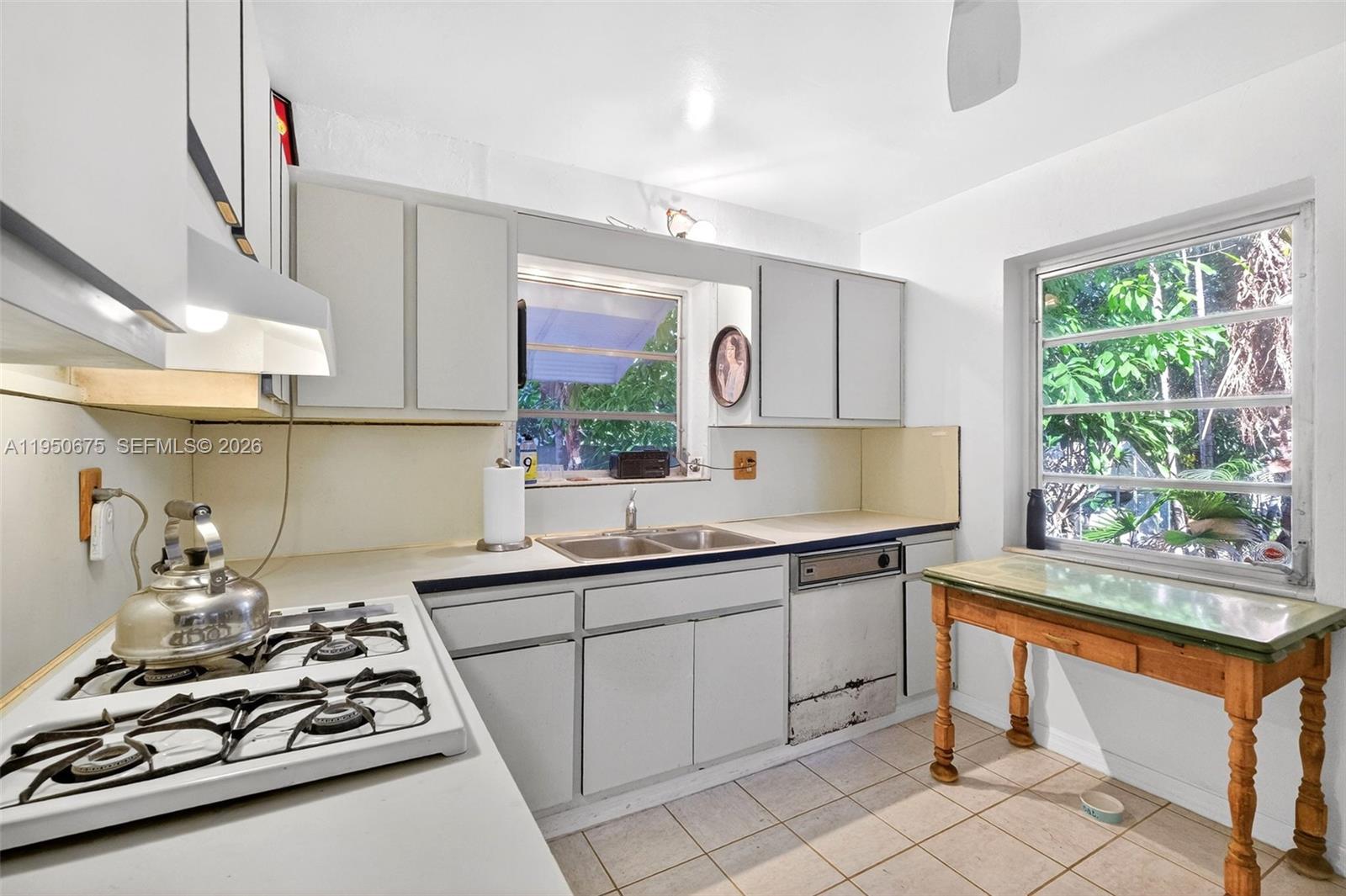 25 NW 104th St Miami Shores, FL 33150