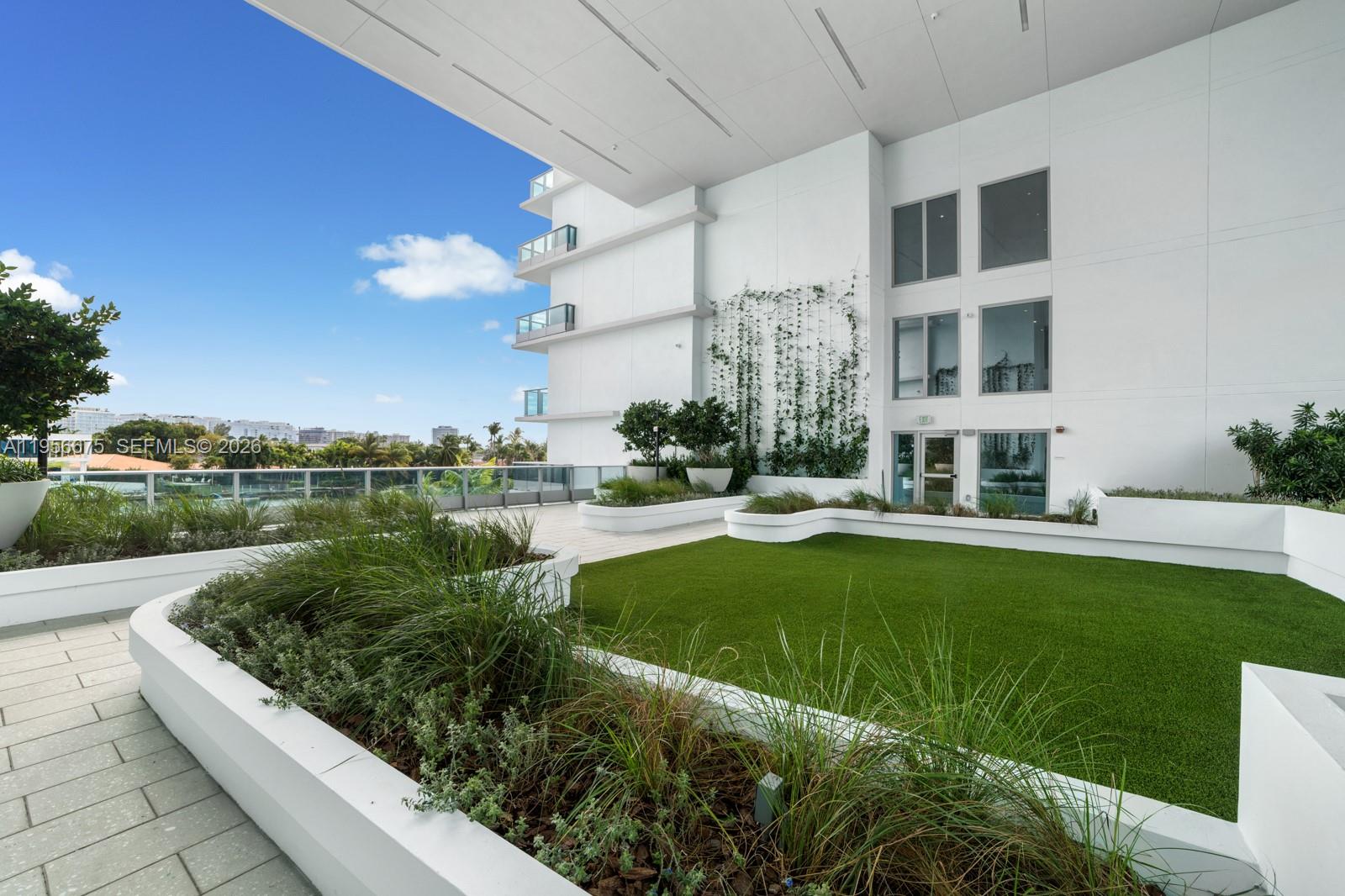 9221 E Bay Hbr Dr #412 Bay Harbor Islands, FL 33154