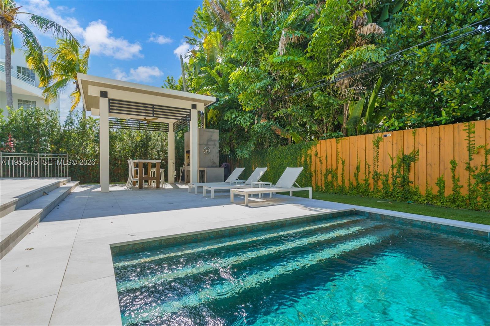 420 Palmwood Ln Key Biscayne, FL 33149