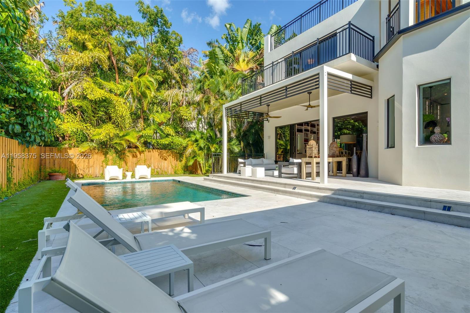 420 Palmwood Ln Key Biscayne, FL 33149