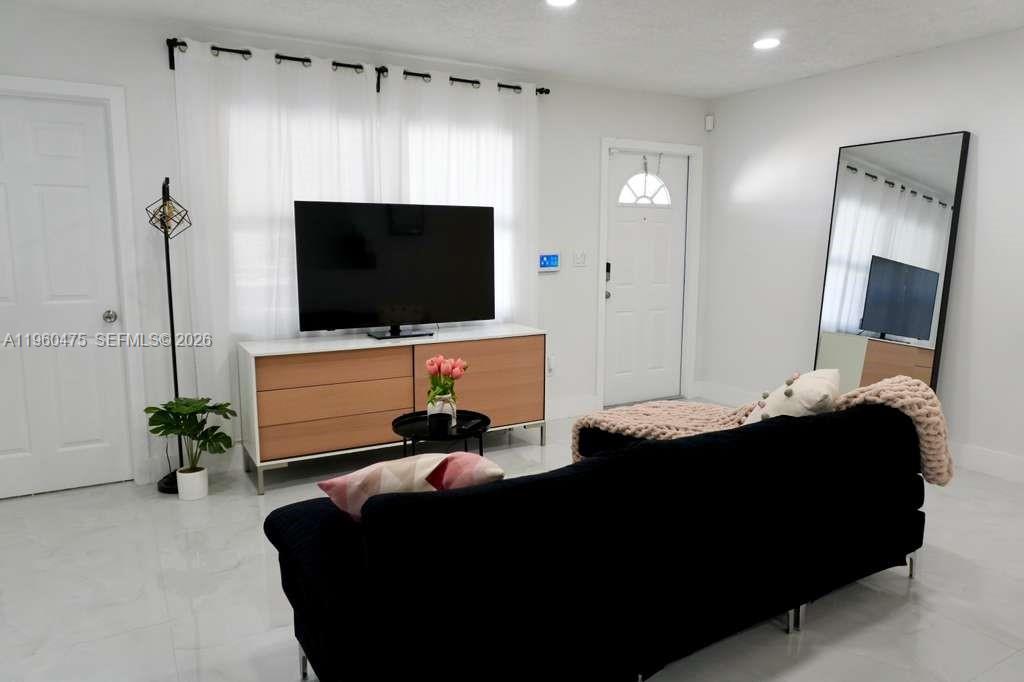 1213 NW 6th Ave Fort Lauderdale, FL 33311