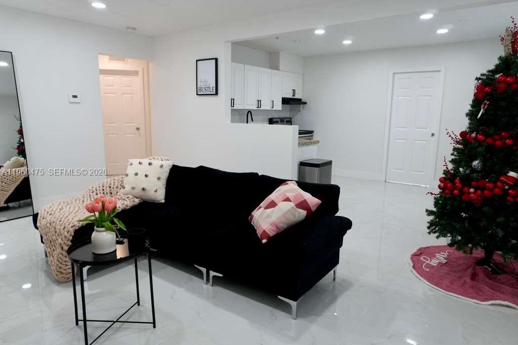 1213 NW 6th Ave Fort Lauderdale, FL 33311