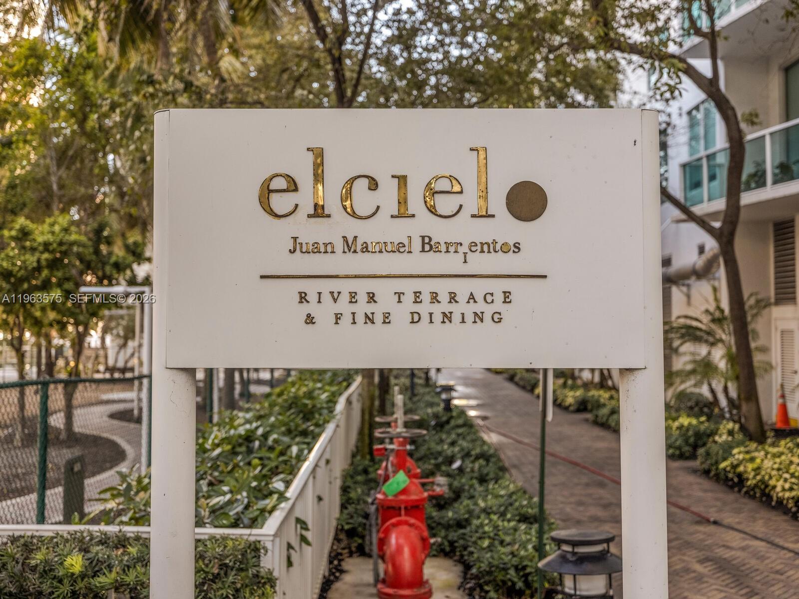 image Brickell on the River North35