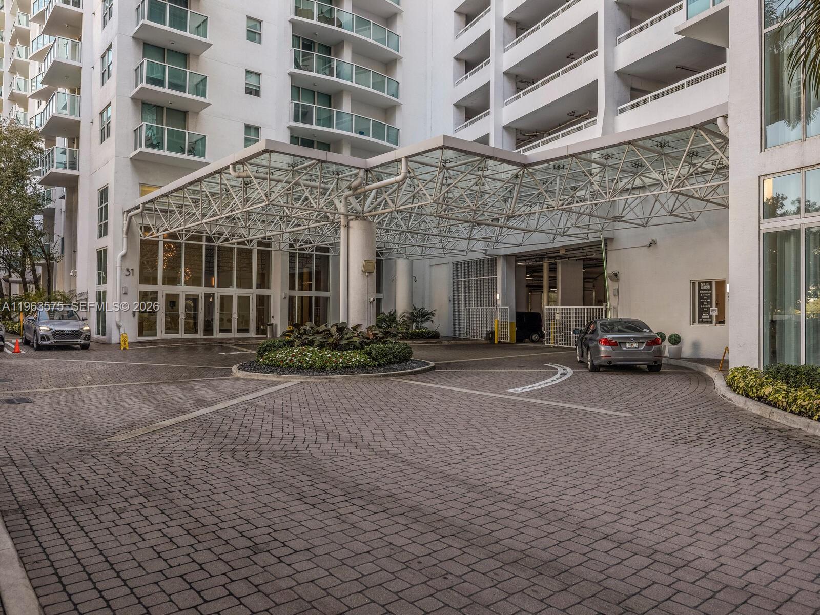 image Brickell on the River North37