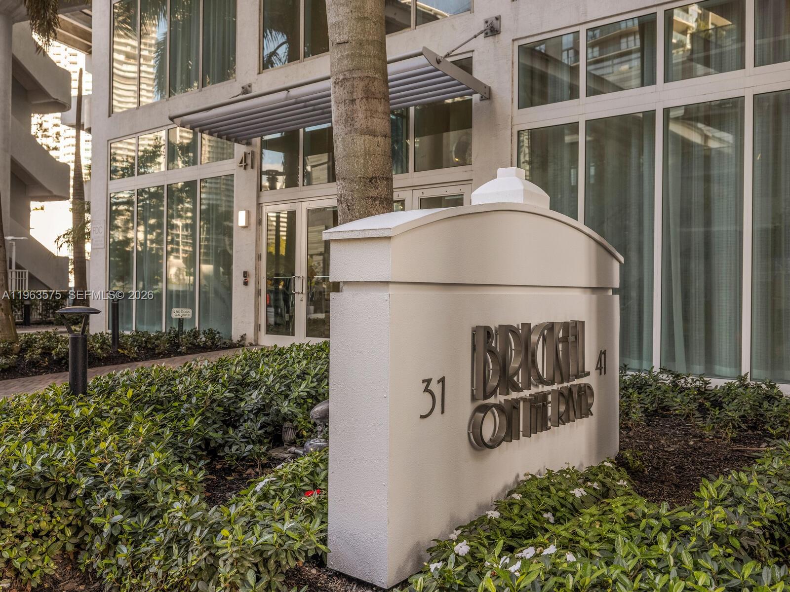 image Brickell on the River North38