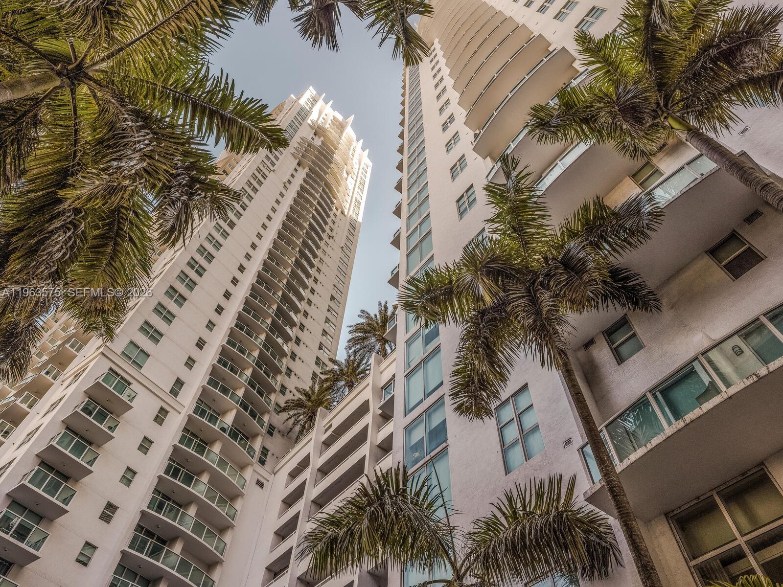 image Brickell on the River North3