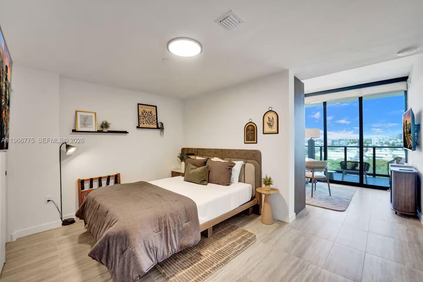 580 72nd St #705 Miami Beach, FL 33141