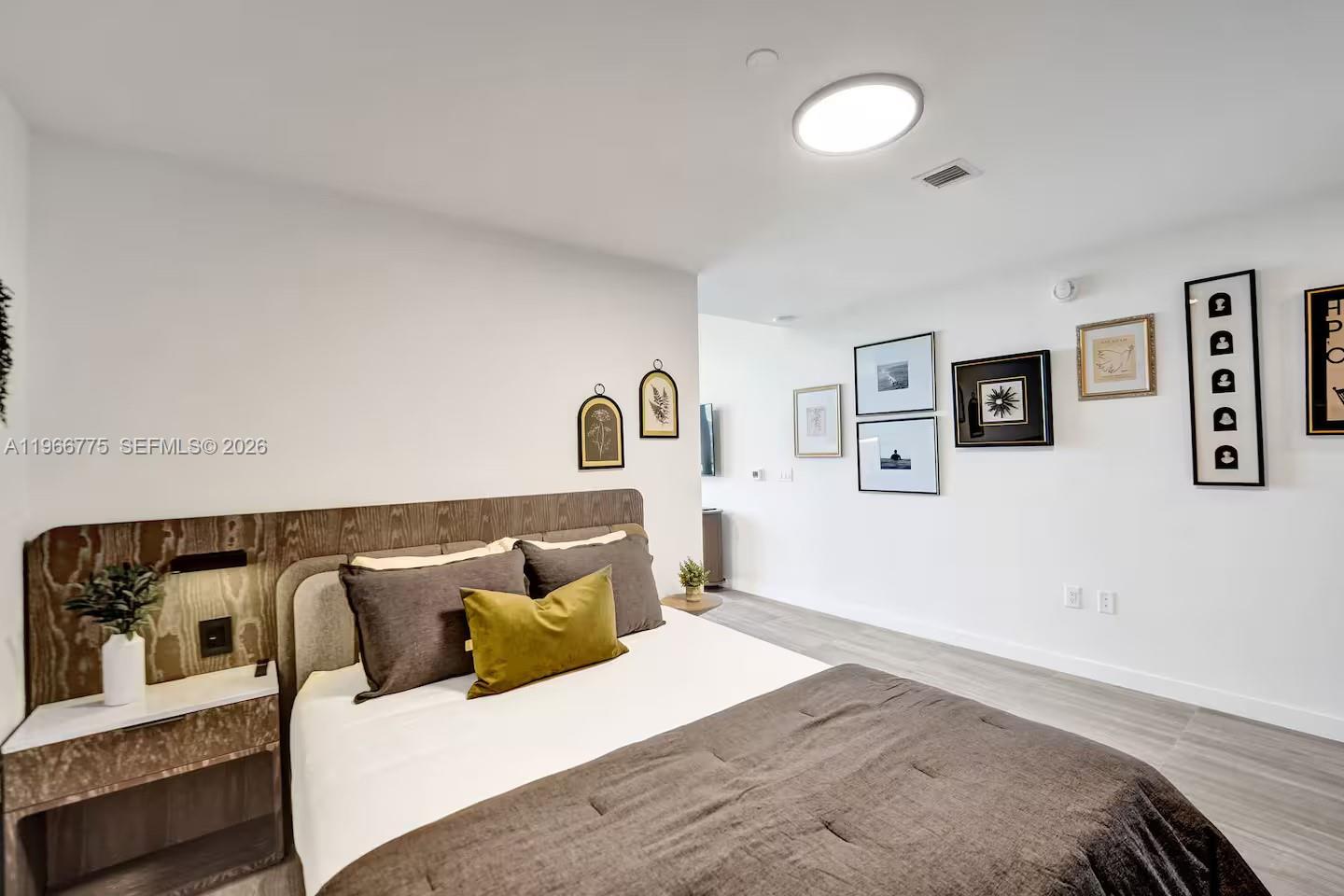 580 72nd St #705 Miami Beach, FL 33141