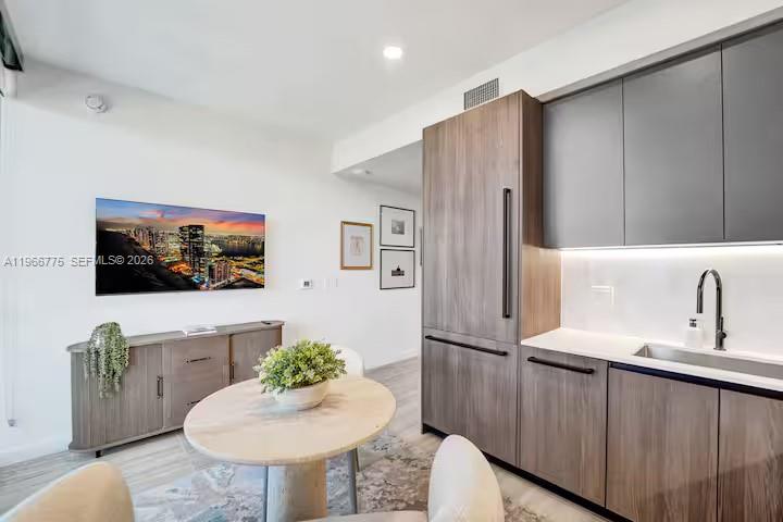 580 72nd St #705 Miami Beach, FL 33141