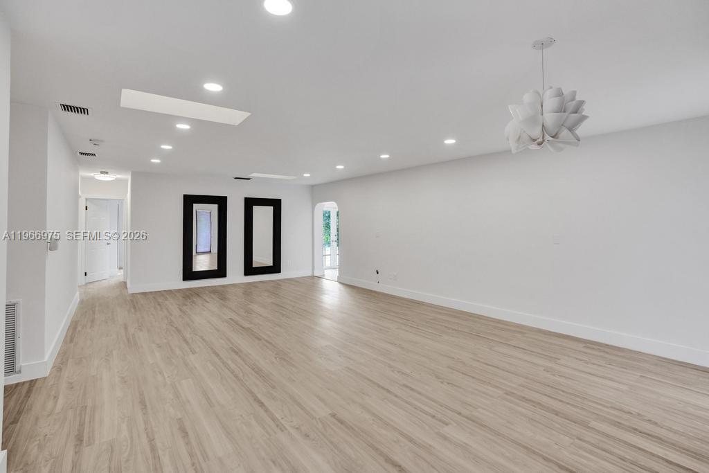 19710 NE 23rd Ave Miami, FL 33180