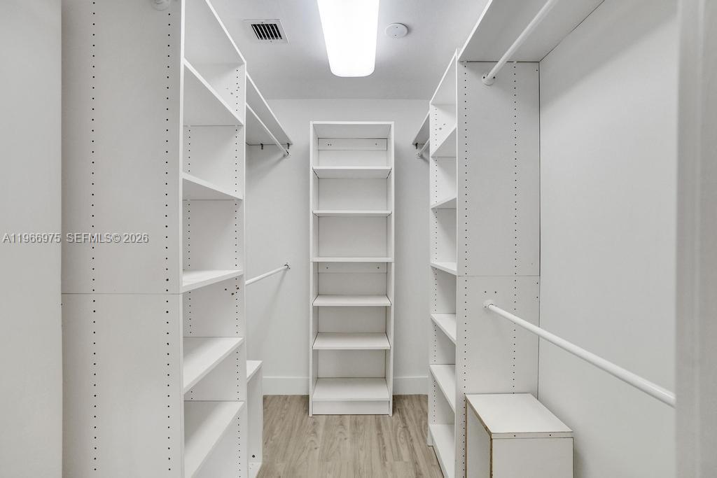 19710 NE 23rd Ave Miami, FL 33180