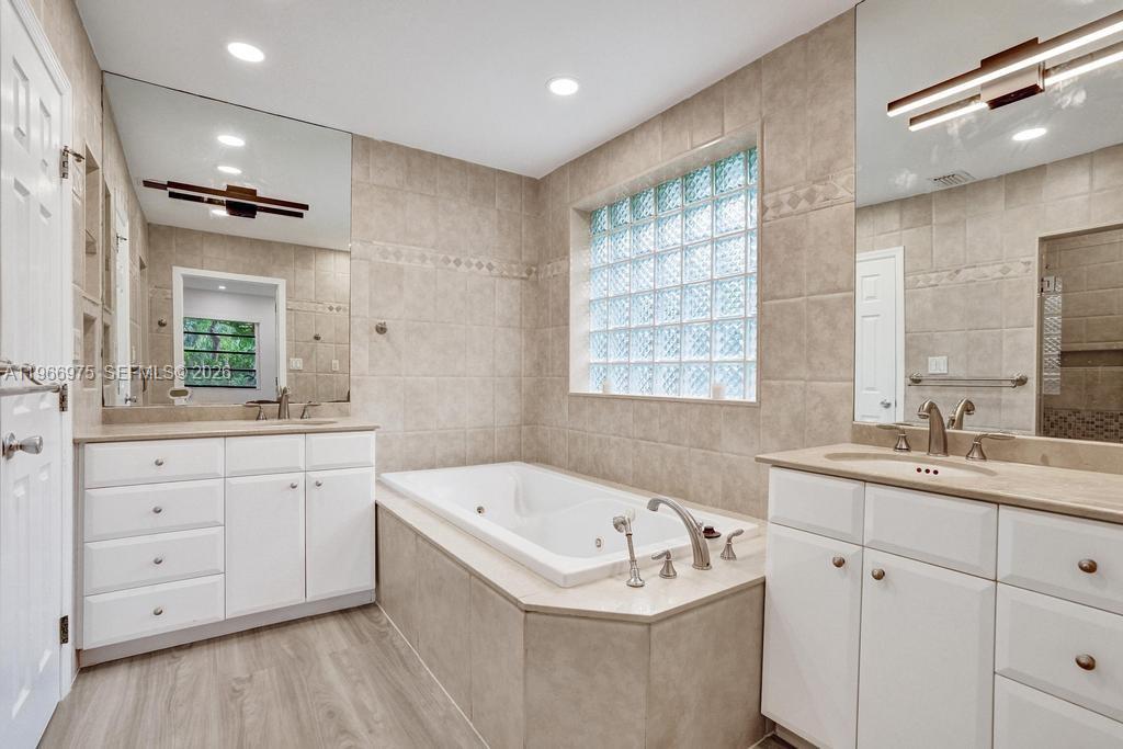 19710 NE 23rd Ave Miami, FL 33180