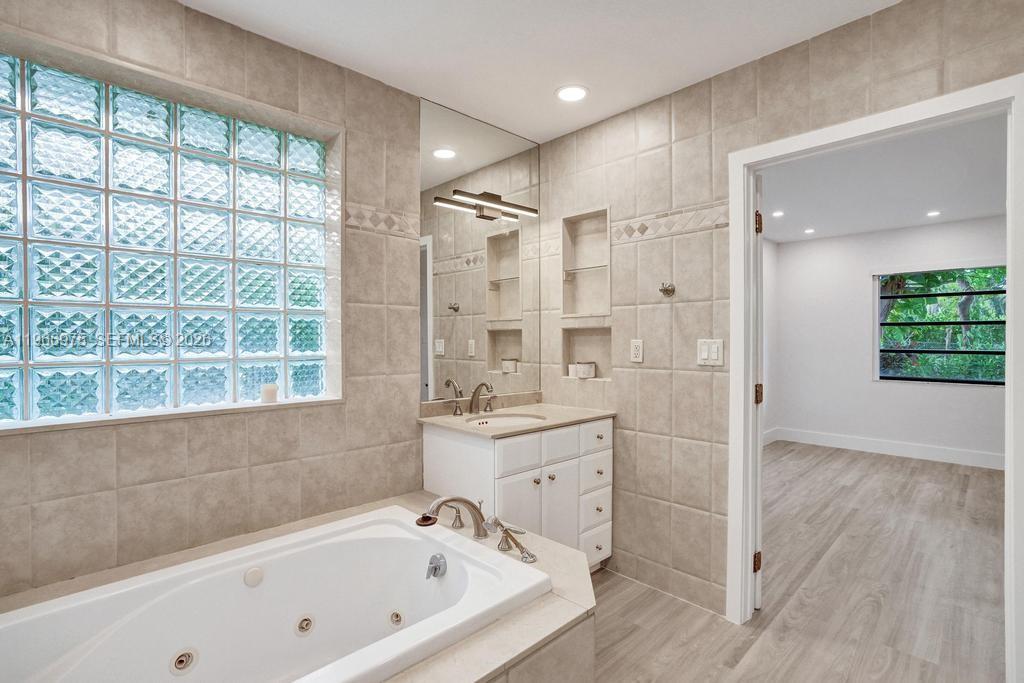 19710 NE 23rd Ave Miami, FL 33180