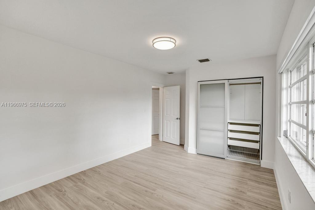 19710 NE 23rd Ave Miami, FL 33180